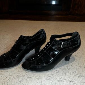 Pre-Owned AEROSOLES Black Strappy Heels